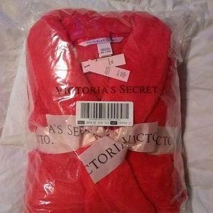 NEW Victoria's Secret Cozy Plush Short Robe